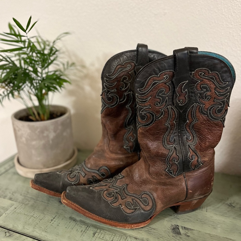 Gorgeous brown and black Tony Lama cowboy boots size 9.5